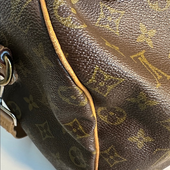 Louis Vuitton Monogram Speedy 45 Travel Bag 
Date Code SD
16” x 11” x 8” - Picture 10 of 15